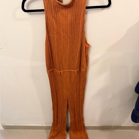 Never worn* House of Harlow Tan Sleeveless Jumpsuit - Picture 2 of 4